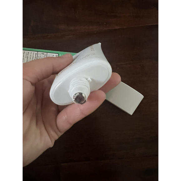 innisfree Daily UV Defense Sunscreen Broad Spectrum SPF 36, Invisible Korean Sun - Picture 5 of 6